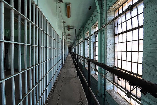 By Forsaken Fotos from , Maryland (Cells at Lorton Prison) [CC BY 2.0], via Wikimedia Commons