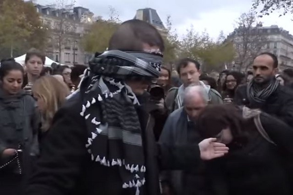 Blindfolded Muslim Man Asks “Do you trust me?”; Hugs Hundreds in Paris