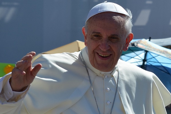 Pope urges youth to read the bible