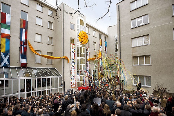 By Scientology Media (Flickr: Church of Scientology Brussels, Belgium) [CC BY-SA 2.0], via Wikimedia Commons