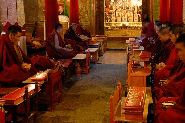 Monks Prayer Tibet Gyantse Buddhism Monastery