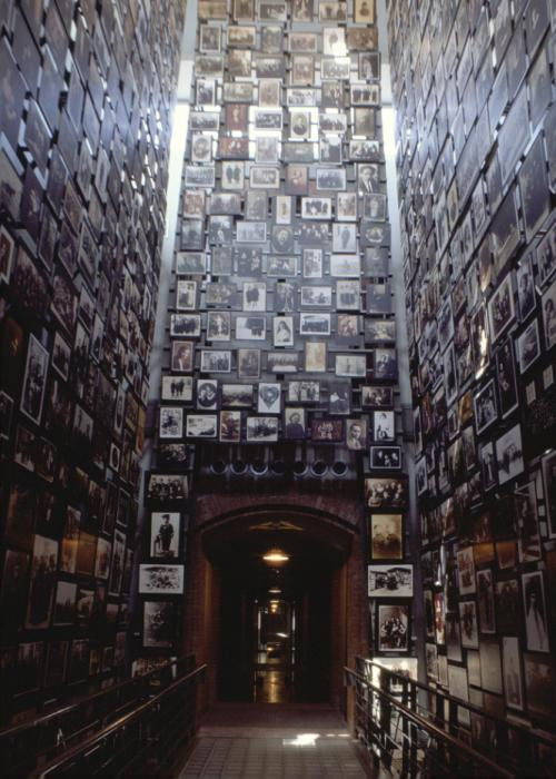 This three-story tower displays photographs from the Yaffa Eliach Shtetl Collection. 