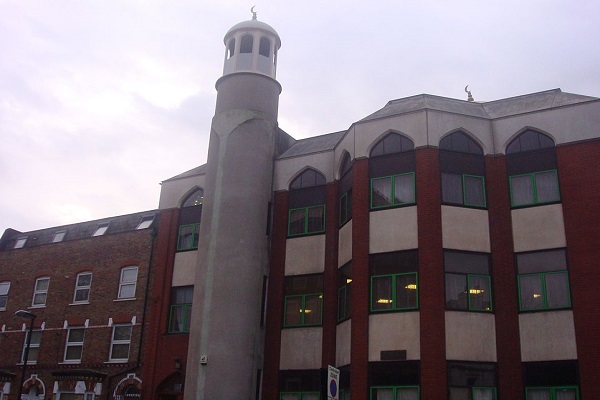 The Finsbury Park mosque in London by Lemur12 (Own work) [CC BY-SA 3.0 or GFDL], via Wikimedia Commons