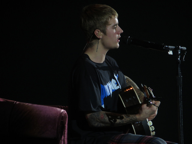 Justin Bieber Singing and Playing Guitar