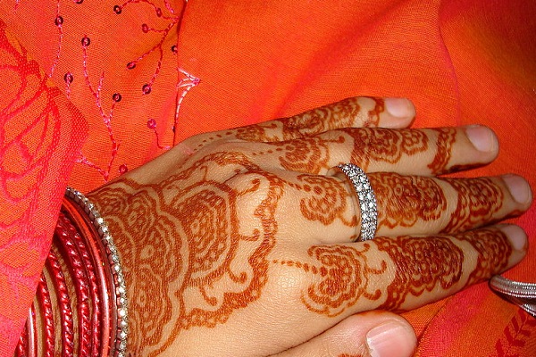 Henna_decoration_on_palm_prior_to_Islamic_wedding