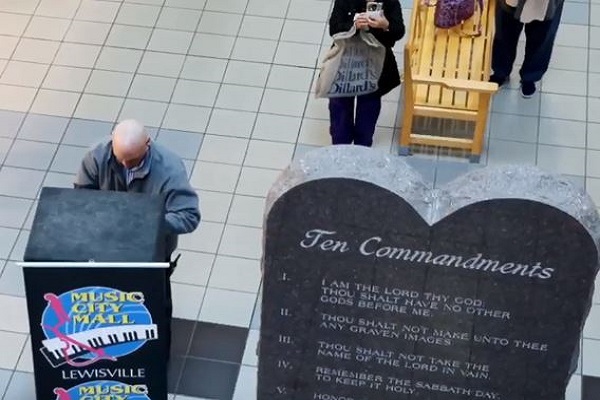Texas mall Ten Commandments