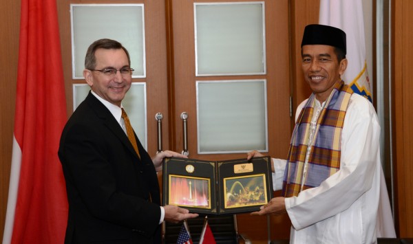 Ambassador Meets Jakarta Governor Joko “Jokowi” Widodo