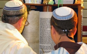 Poll Highlights Secular Jews’ Desire to Study the Torah