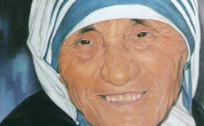 Pope Francis Confirms Mother Teresa Will be Made a Saint