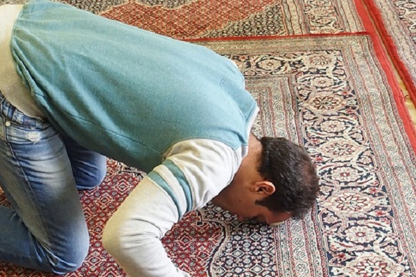 Mormon Muslim pray