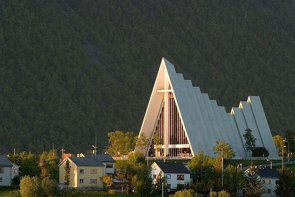 Norway’s Lutheran Church Votes to Support Same-Sex Marriage