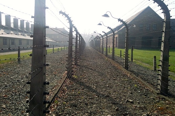 concentration-camp-528969_640