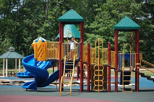 playground-439363_640