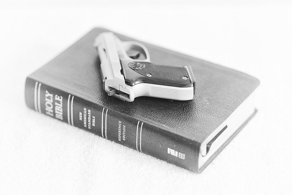 Pastor Encourages Parishioners to Carry Guns at His Church