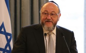 Chief Rabbi Ephraim Mirvis Publishes A Guide to Support LGBT Students