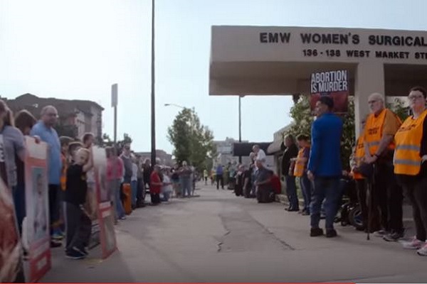 Trailer: Netflix Takes on the Abortion Debate in ‘Reversing Roe’