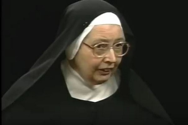 Sister Wendy Beckett Dead at 88