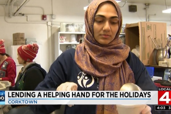 Muslims Volunteered to Work a Christian Soup Kitchen on Christmas Eve for Others to Enjoy the Holiday Season