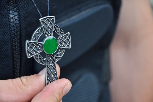 Quebec's New Law Forbids Religious Symbols to be Worn by Public Workers
