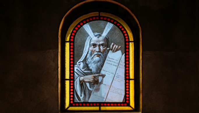 Appeals court clears path for Louisiana’s Ten Commandments classroom displays, reigniting church–state debate