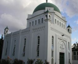 First Purpose-Built Mosque in London Marked by New Green Plaque