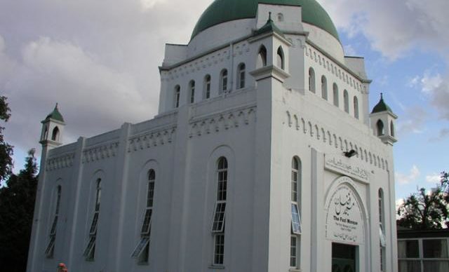 First Purpose-Built Mosque in London Marked by New Green Plaque